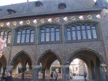 Center Rathaus building/stucture.